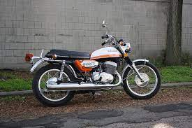 1972 Suzuki T500 Rebuild Venturi Moto Classic Motorcycles Suzuki Bikes Vintage Motorcycles