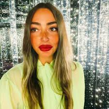 She is Donald Trump's former daughter-in-law 😮