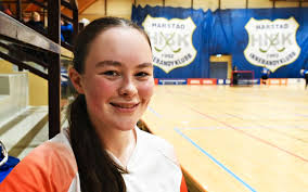 Jentene fra Harstad får hjelp fra Hamarøy