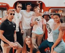 Outer banks fans have waited over a year to find out what happened to characters john b and sarah. Okay But Name A Hotter Cast I Ll Wait Yes I Know Vampire Diaries Exists Outerbanks Obxnetflix Obxnetflix Outer Banks Obx Outer