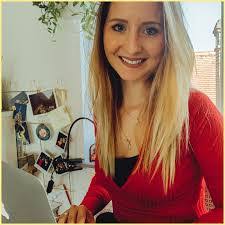 Julia Piontek's Instagram, Twitter & Facebook