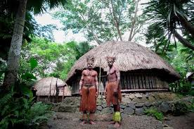 Untuk melihat perbedaan tersebut, berikut ini adalah. Rumah Adat Papua 5 Contoh Bangunan Tradisional Adat Daerah Papua