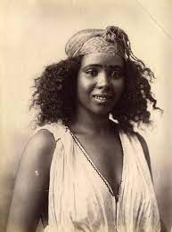 Algerian Woman 1870 S How Can Anyone Have Looked At A Woman Like This And Thought She Was An Animal Black Beauties Black Is Beautiful Vintage Black Glamour