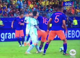 Golcaracol.com es el sitio especializado en fútbol más visitado por los aficionados en colombia. Esto Es Un Argentina Colombia De Los Piques Al Codazo De Lerma A Messi