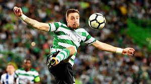 Sebastián coates nion is a uruguayan professional footballer who plays as a centre back for sporting cp and the for faster navigation, this iframe is preloading the wikiwand page for sebastián coates. Sporting Lissabon Ex Liverpool Star Sebastian Coates Bewahrt Torwart Vor Dem Ersticken Eurosport
