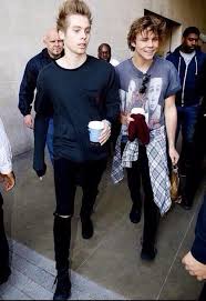 5sos Luke Hemmings And Ashton Irwin 5sos 5 Seconds Of Summer 5sos Pictures