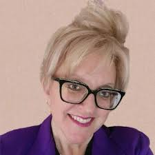 💫 It's the time of year when we spotlight our U-M IOE graduates! Our first  grad is Erin Benitez who will be working as a network planning analyst at  United Airlines. ✈️