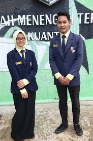 Mohd khir, menteri pelajaran malaysia ketika itu. Sekolah Menengah Teknik Kuantan Jet Skaa