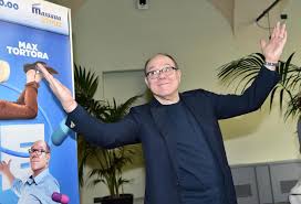 Sono i protagonisti di si vive una volta sola, il nuovo film di carlo verdone, il suo ventisettesimo da regista, sceneggiato da verdone con giovanni il professor umberto gastaldi (carlo verdone) guida una formidabile équipe medica composta dalla strumentista lucia santilli (anna foglietta). Carlo Verdone Si Vive Una Volta Sola Era Una Frase Di Mia Mamma Corriere It