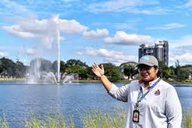 Taman tasik titiwangsa terletak di titiwangsa , dekat dengan istana budaya dan balai seni lukis. Taman Tasik Titiwangsa Berwajah Baharu Dibuka Ahad Ini Selangorkini
