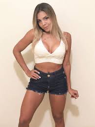 Estou no instagram como @taiysreismil. Lembra Dela Veja Como Esta A Cantora Tays Reis Do Hit Metralhadora Sbt