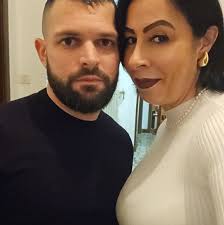 HELP ✋ pacco arrivato, l'acquirente non ritira, adducendo una scusa  assurda, e Vinted rimborsa l'acquirente! Pare che mi verrà restituito, ma  visto che l'acquirente non risponde e l'assistenza Vinted è penosa, secondo