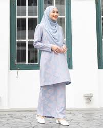 Baju kurung terbaik home facebook warna tudung dipadankan dengan baju 1 warna pastel untuk semua salah pilih warna pastel kita akan kelihatan jengkel dengan apa jua pakaian yang digayakan 2 bagi yang mempunyai kulit kuning langsat gayakan tudung dengan himpunan dari warna. Baju Kurung Lace Aiyani Pastel Blue Muslimahclothing Com
