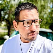 Lesley Whitney's Instagram, Twitter & Facebook