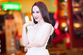Ông luôn có mặt trong danh sách những người giàu nhất trên thế giới. Angela PhÆ°Æ¡ng Trinh Va Hanh Trinh Tá»« Ngá»c Ná»¯ Trá»Ÿ Thanh Gai HÆ° Cá»§a Showbiz Yeu Am Nháº¡c