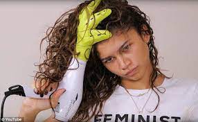 How Zendaya Gets Perfect Curls Every Time Hair Routines Curly Hair Diffuser Hair Diffuser