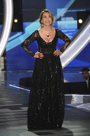 Serena bortone non si è risparmiata a gaffe nel corso della sua intervista a riccardo zanotti, durante l'intervento del cantante è stato infatti mandato in onda il. Serena Bortone La Docile Tigre Che Ha Reso Commestibili Le Morning News Affaritaliani It