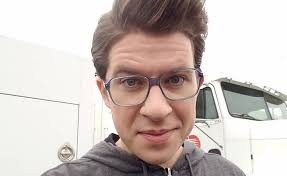 This week, we traded emails with justin warner, host of marvel's eat the universe on marvel.com and youtube. Food Network Star Justin Warner To Debut Daily Cooking Show Exclusively On Twitch Tubefilter