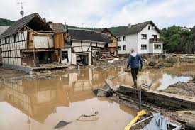Door de zware regenval en de daaropvolgende hevige overstromingen is het dodental in het westen van duitsland donderdagmiddag opgelopen tot zeker 42. Fmb1nrpxw40zlm