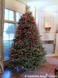 Best Dallas Tx Florist Dr Delphinium 214 522 9911 Christmas Tree Themes Christmas Tree Roses Red Christmas Tree