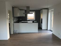 40 moderne badezimmer fliesen ideen lassen sie sich bei haus ideen inspirieren. Die Auswahl Des Richtigen Fussboden Und Der Fussleisten Fliesen Wohnzimmer Laminat Parkett Kosten Badezimmer
