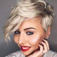 Scopri tutti i possibili tagli corti femminili per la promavera: Capelli Corti Con Ciuffo Laterale Il Look Dell Estate 2020 Capellistyle