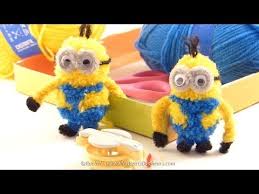 Minions A Fabriquer En Pompons Et Fils De Chenille Tutoriel Youtube Bricolage Printemps Maternelle Pompons Artisanat De Pompons