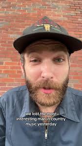 Chris Mael's Instagram, Twitter & Facebook