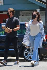 The one tree hill actress, 39, revealed she became engaged to her businessman boyfriend grant hughes while on vacation in lake como, italy. Sophia Bush With New Boyfriend Grant Hughes Out In Venice 11 Gotceleb