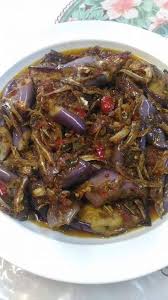 Ikan keli ni memang antara ikan yang paling menakutkan untuk orang wanita memasak. Resepi Terung Goreng Ikan Bilis