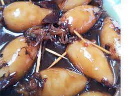 Ketupat sotong atau juga dikenali sebagai sotong sumbat ialah sotong yang disumbat dengan pulut yang hidangan istimewa ini walaupun mudah didapati di kawasan terengganu dan kelantan. Resepi Ketupat Sotong Kelantan Dan Terengganu Kesukaan Anda Daridapur Com