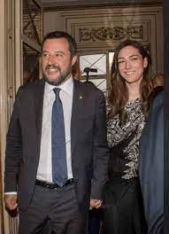 Matteo salvini e gli auguri alla fidanzata. Matteo Salvini Fidanzata Ultime Notizie Flash