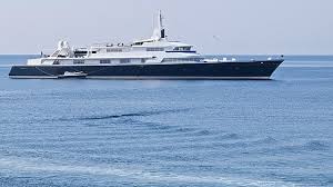 Flavio briatore è stato condannato a 1 anno e 11 mesi con la condizionale dai giudici del tribunale penale di genova per reati fiscali legati al noleggio dello yacht force blue. Turismo In Puglia Nuovo Attacco Di Briatore Robe Da Pazzi A Gallipoli Yacht Di 60 Metri Mandato Via La Repubblica