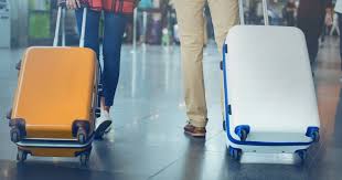 De asemenea, apare bagajul de cala de 10 kilograme, cu preturi care. Bagaj De Cala Ce Am Voie Si Ce Nu Am Voie Sa Transport Travel Mood Travel Mood