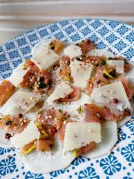 Carpaccio De Radis Noir Parmesan Truite Fumee C Secrets Gourmands Radis Noir Recette Truite Fumee Recette Entree Froide