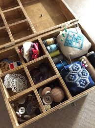 100均すのこと木箱でアンティーク風ソーイングボックス 裁縫箱 ソーイングボックス ソーイングクラフト