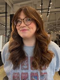 Hello everyone! 💖 If you didn't already know my name is Maya Duran and I  work downtown at Platinum51 Salon!Christmas is right around the corner and  slots are filling up QUICKLY✨! I