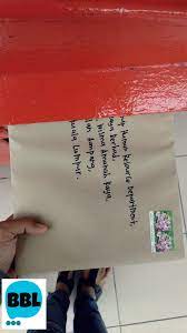 Jika tidak, pihak pos laju akan menampal atau meletakkan surat notis pada pintu rumah anda untuk memberitahu yang barang sudah sampai di rumah anda dan anda tiada di rumah. Contoh Surat Permohonan Kerja Melalui Pos Budak Bandung Laici