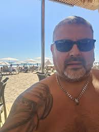 Get ready for beach days 🏖 Chilled beer and cool wine wherever you go !