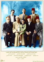 المطربة نجاة الصغيرة مع والدها وكان خطاط وزملائة الخطاطين فى صورة جماعية Egypt History Egyptian Movies Egyptian History
