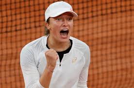 Iga świątek, triumfatorka french open 2020, przyznała na pierwszej konferencji prasowej po powrocie do polski, że przełomowym momentem turnieju tegoroczne roland garros pokazuje jednak dobitnie, że iga świątek to coś więcej niż materiał na gwiazdę. Watch Teenager Iga Swiatek Breaks Down After Toying With Simona Halep At The French Open 2020 Essentiallysports