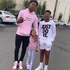 Not only was bronny james playing in the arena named after his old man. Bronny James Catches Alley Oop Lob From Zhuri Talkbasket Net