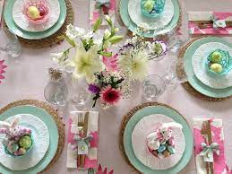 Trova tutte le decorazioni pasquali di cui hai bisogno, da alberi pasquali a ghirlande di fiori, pulcini e coniglietti! Scegliere Gli Addobbi Per La Tavola Pasquale Consigli Pratici Come Decorare La Tavola Di Pasqua