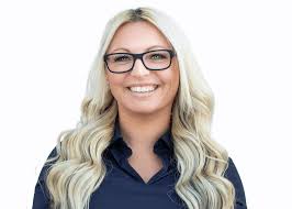 Lindsey Kern's Instagram, Twitter & Facebook