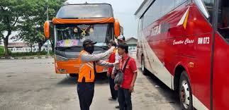 1 day ago · gaji sopir aice wonogiri : Gaji Sopir Aice Wonogiri Berapa Dan Bagaimana Sistem Penggajian Sopir Bus Malam Jalur Bus Informasi Seputar Bus Indonesia Termasuk Soal Sopir Pribadi Nia Ramadhani Yang Pernah Meminta Naik Gaji