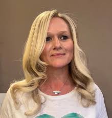 Mesh Integration 🫶🏼 How gorgeous does my client look with her new hair!✨  We went for a light rooted ash blonde look using @beauty_worksonline  Celebrity Choice Weft in “Molly Mae” combined with @