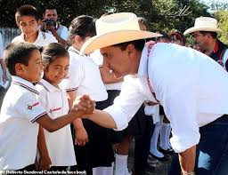 Además del señor sandoval, el departamento está designando públicamente a su esposa, ana lilia lópez torres; Mexican Authorities Issue Arrest Warrant For Former Governor Daily Mail Online