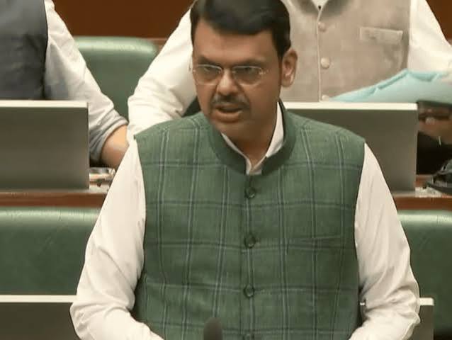 लोकराज्यमध्ये डॉ. आंबेडकरांचाफोटो छापला चुकीच्या पद्धतीनेविधानसभेत गदारोळ ; कारवाईचे मुख्यमंत्री फडणवीसांचे आश्‍वासन