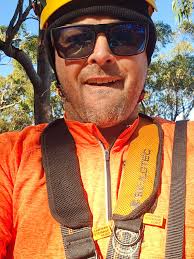 1st time over the edge.. what a time! Wish I'd gotten into this stuff YEARS  ago.. #ropeaccess #rescue #abseiling #canyoning #verticalrescue