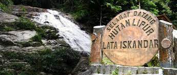Berbagai macam fasilitas pendukung di objek wisata ini sudah terdapat dan cukup lengkap. Lata Iskandar Waterfall Tapah Perak Gokelah